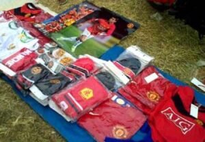 Bisnis Merchandise Klub Sepak Bola: Lebih dari Sekadar Jersey, Sebuah Mesin Pencetak Keuntungan dan Membangun Identitas