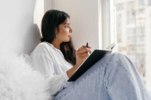 Memantik Api Kreativitas: Tips Ampuh Memotivasi Diri untuk Terus Berkarya