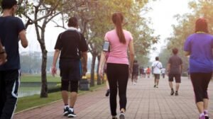 Membuka Pintu Kesehatan: Manfaat Luar Biasa Berjalan Kaki 10.000 Langkah Setiap Hari