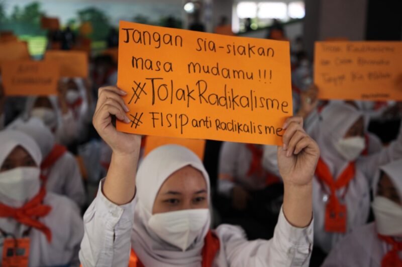 Politik Radikalisme: Akar, Manifestasi, dan Dampaknya dalam Masyarakat Kontemporer