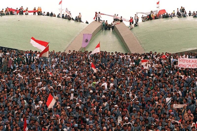Reformasi Politik: Urgensi, Dimensi, dan Tantangan di Era Kontemporer