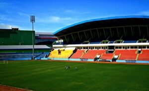 Stadion Tertua yang Masih Berdenyut: Menelusuri Akar Sejarah di Antara Bangku-Bangku Tua