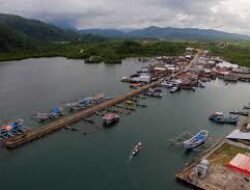 Dampak Politik Pembangunan Wilayah Pesisir Terhadap Hak-Hak Tradisional Masyarakat Nelayan di Indonesia